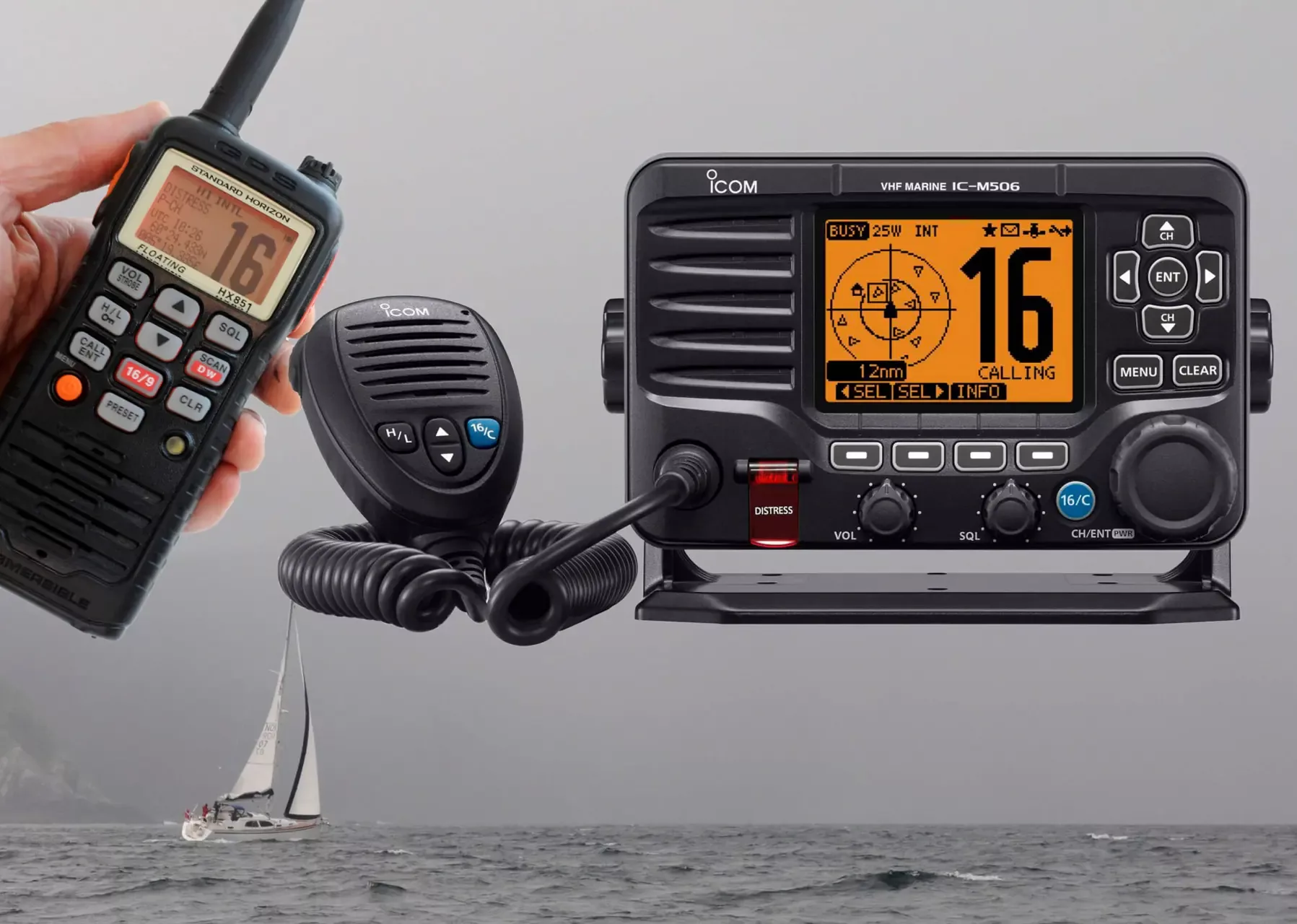 Skulle det oppstå et uhell når du er alene på fjorden utenfor sesongen, er det ekstra viktig å kunne påkalle hjelp. Det er en ekstra trygghet å ha en vanntett, håndholdt VHF i tillegg til den fastmonterte. Foto: Trond J. Hansen, Båtens Verden