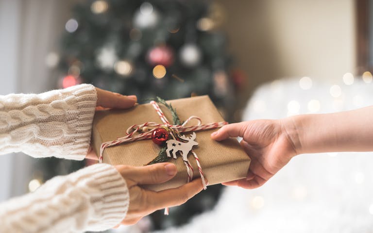 GIR BRUKT TIL JUL: Å gi brukt til jul blir stadig mer populært, viser en fersk undersøkelse FINN har gjort i samarbeid med Norstat.