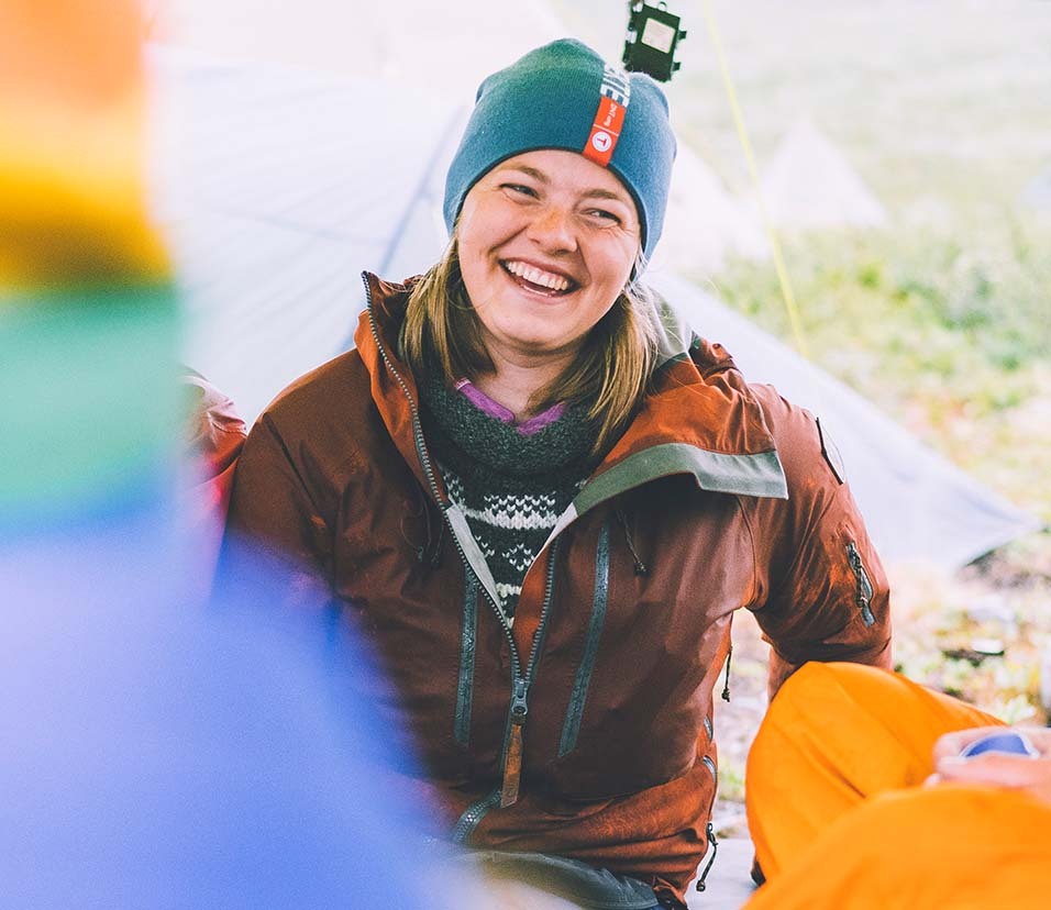 GJENBRUK: Anna Nes, leder i DNT Ung, oppfordrer alle til å kjøpe brukt turutstyr. – Sats på opplevelser fremfor utstyr, sier hun. FOTO: Marius Dalseg