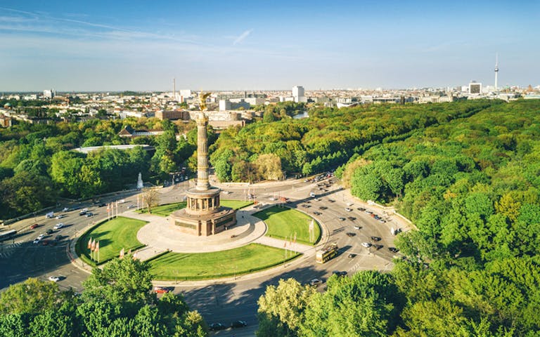 Bilde med utsikt til frihetsmonumentet og Tiergarten i Berlin