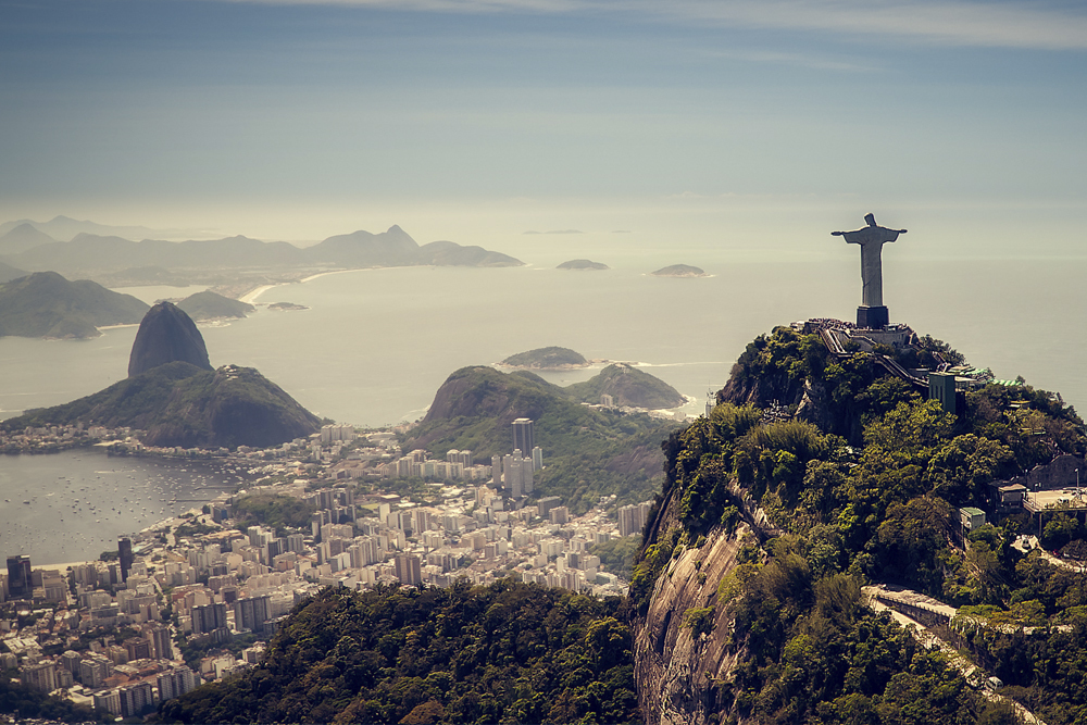 Brasil er kjent for sin levende kultur, vakre strender, karneval og samba.