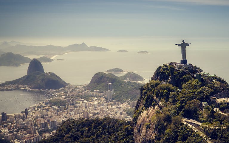 Brasil er kjent for sin levende kultur, vakre strender, karneval og samba.