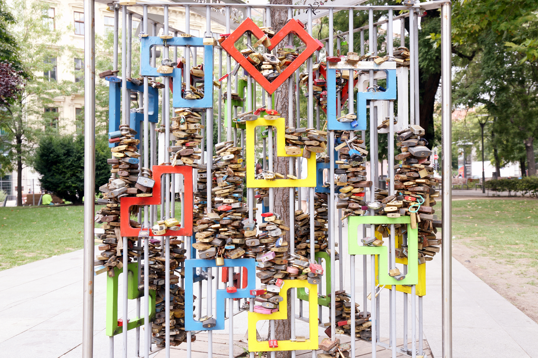 Bilde av kjærlighetslåser i Budapest