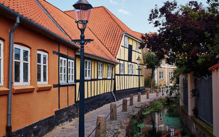 Idylliske smågater i Bogense, Danmark -
Foto: Getty Images