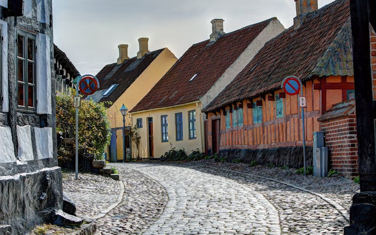 Typisk gatebilde i Ebeltoft, Danmark -
Foto: Getty Images