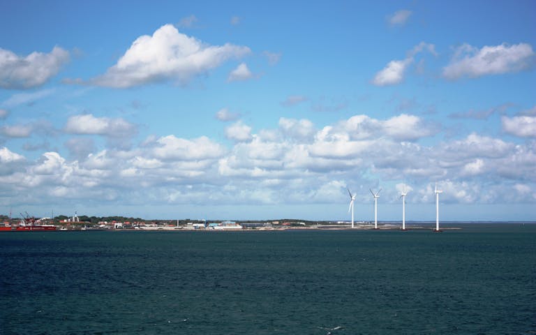 Vindmøller på kysten av Frederikshavn i Danmark - Foto: Getty Images