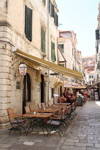 Stemningsbilde fra kafegate i gamlebyen Dubrovnik