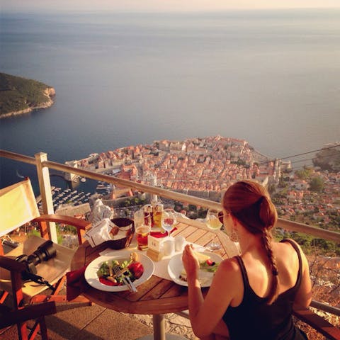 Stemningsfull middag med utsikt over Dubrovnik