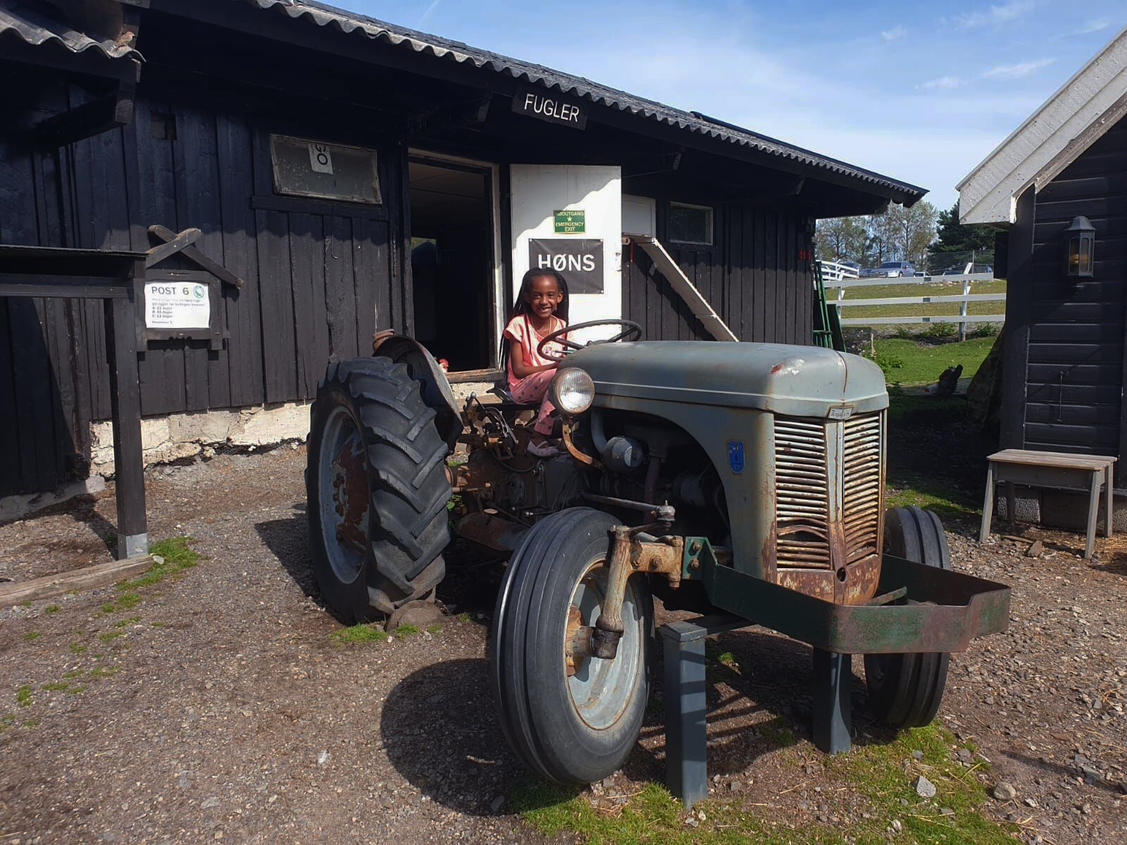 Stor stas å "kjøre" traktor på Ekeberg i Oslo - 
Foto: Sara-Louise Mahgoub