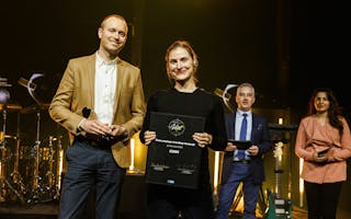 Kristoffer Jakobsen og Ragnhild Heggem Fagerheim fra Cowi vant prisen for Årets employer branding-kampanje. Foto: Kilian Munch