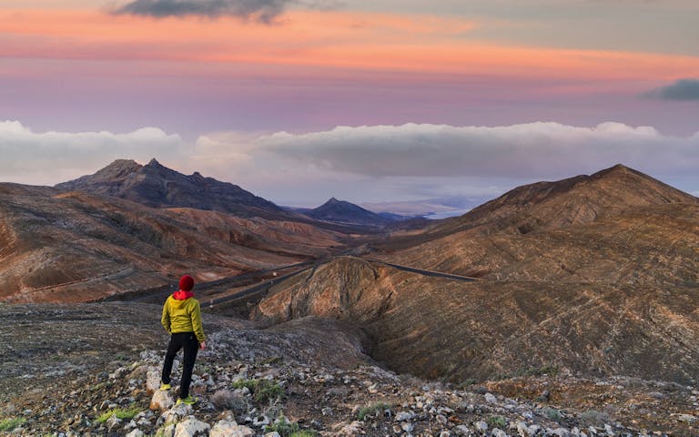 Fantastisk utsikt over vulkanlandskapet på Fuerteventura - Foto: Getty Images