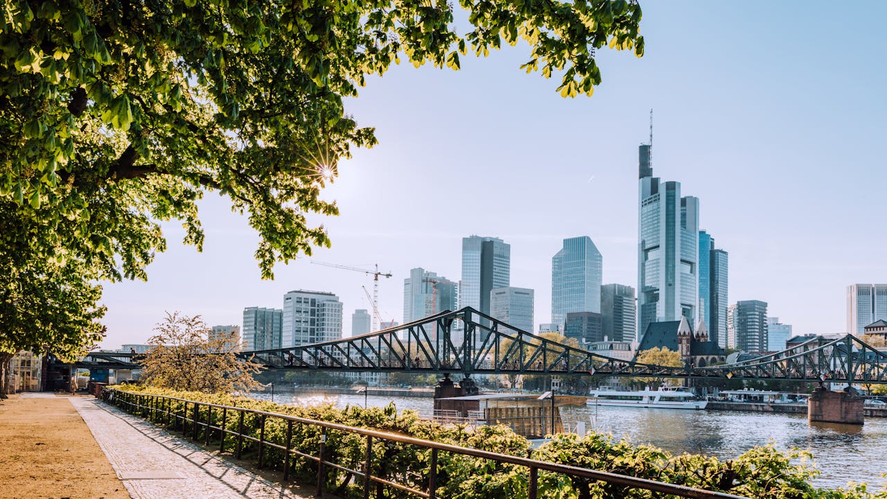 Frankfurt reiseguide - de beste tipsene til ting å oppleve