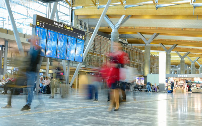 Travelt på Norges hovedflyplass Oslo Lufthavn Gardermoen - Foto: Getty Images