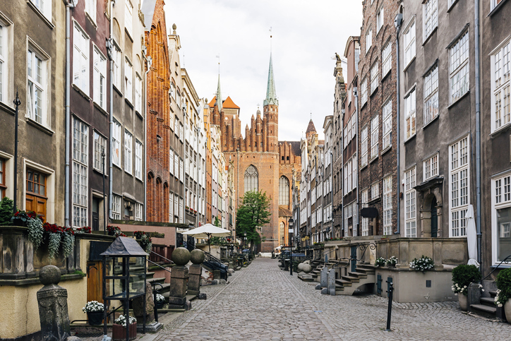 Mariacka gaten og St.Marys kirken i Gdansk i Polen