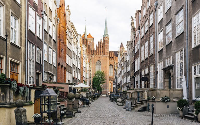 Mariacka gaten og St.Marys kirken i Gdansk i Polen