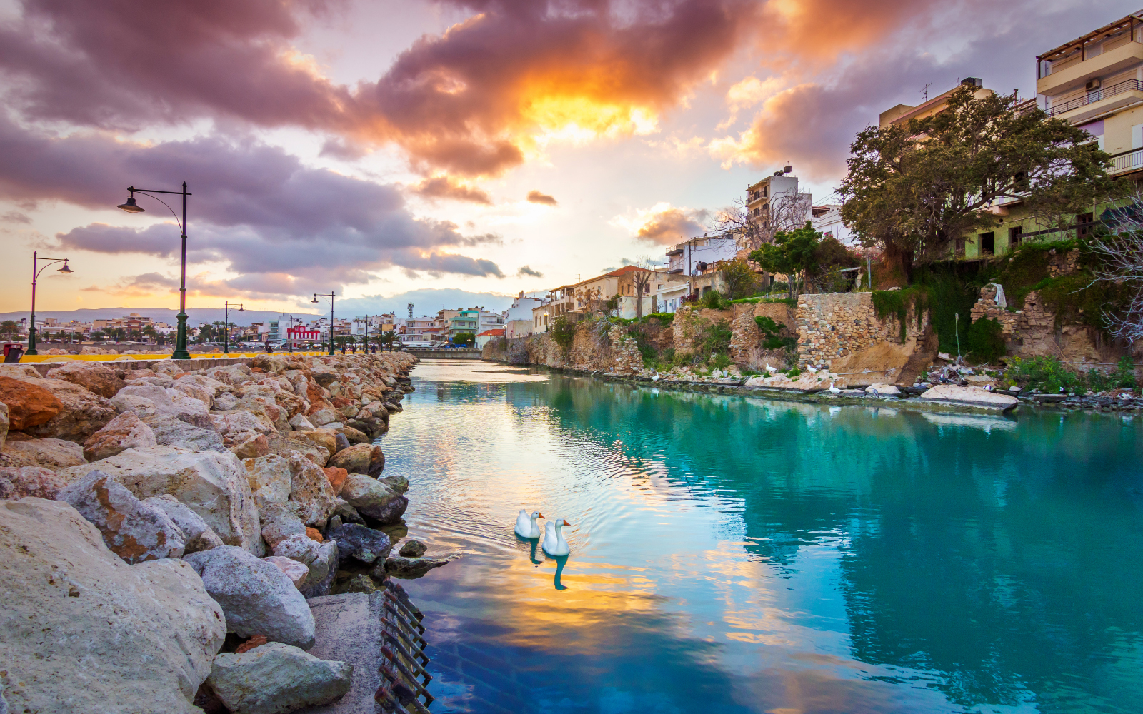 Sitía: .....og her spiller turismen bare en liten rolle. Byen er sentrum for øyas naturpark. - Foto: Getty Images