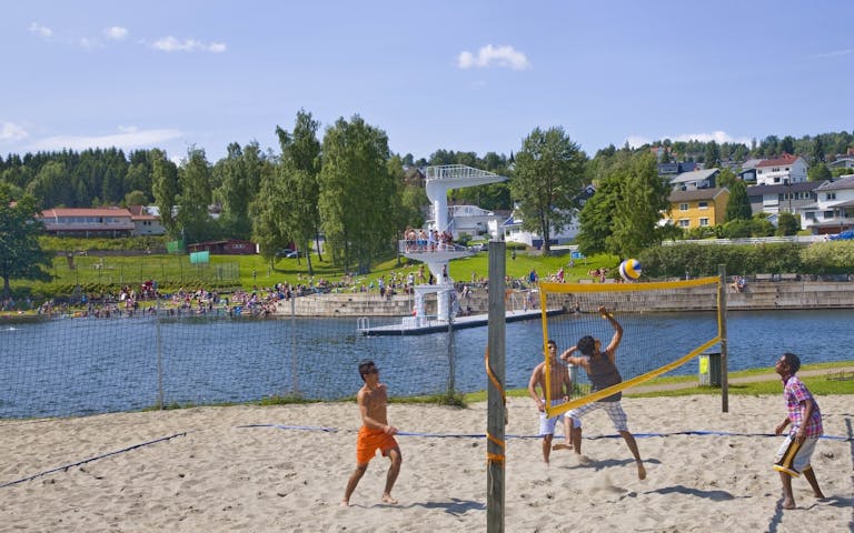 Strandvolleyball på Gjøvik friluftsbad