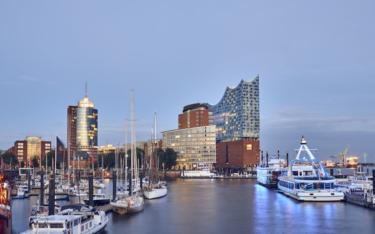 Bilde med utsikt til Elbphilharmonie i Hamburg