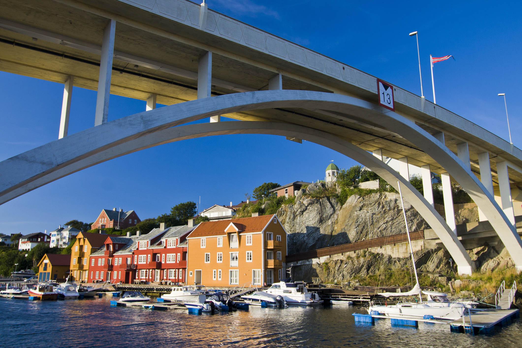Under Risøy bru i Haugesund i Rogaland