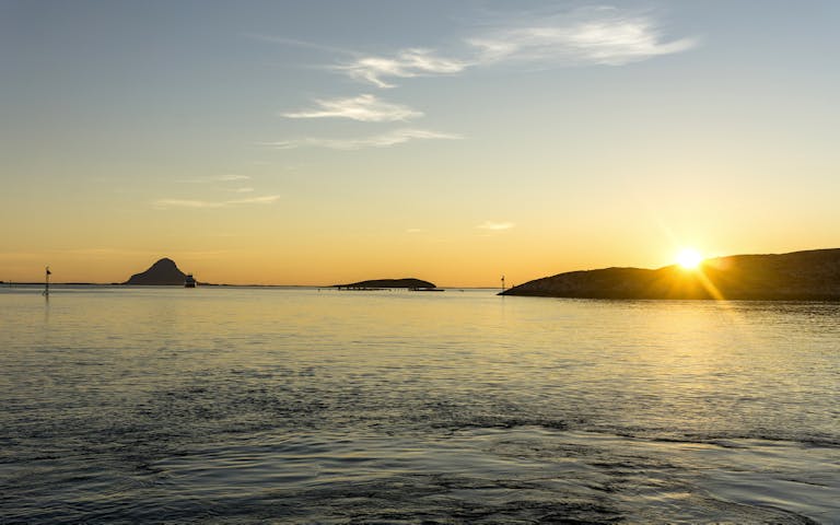 Lurøy på Helgelandskysten i solnedgang