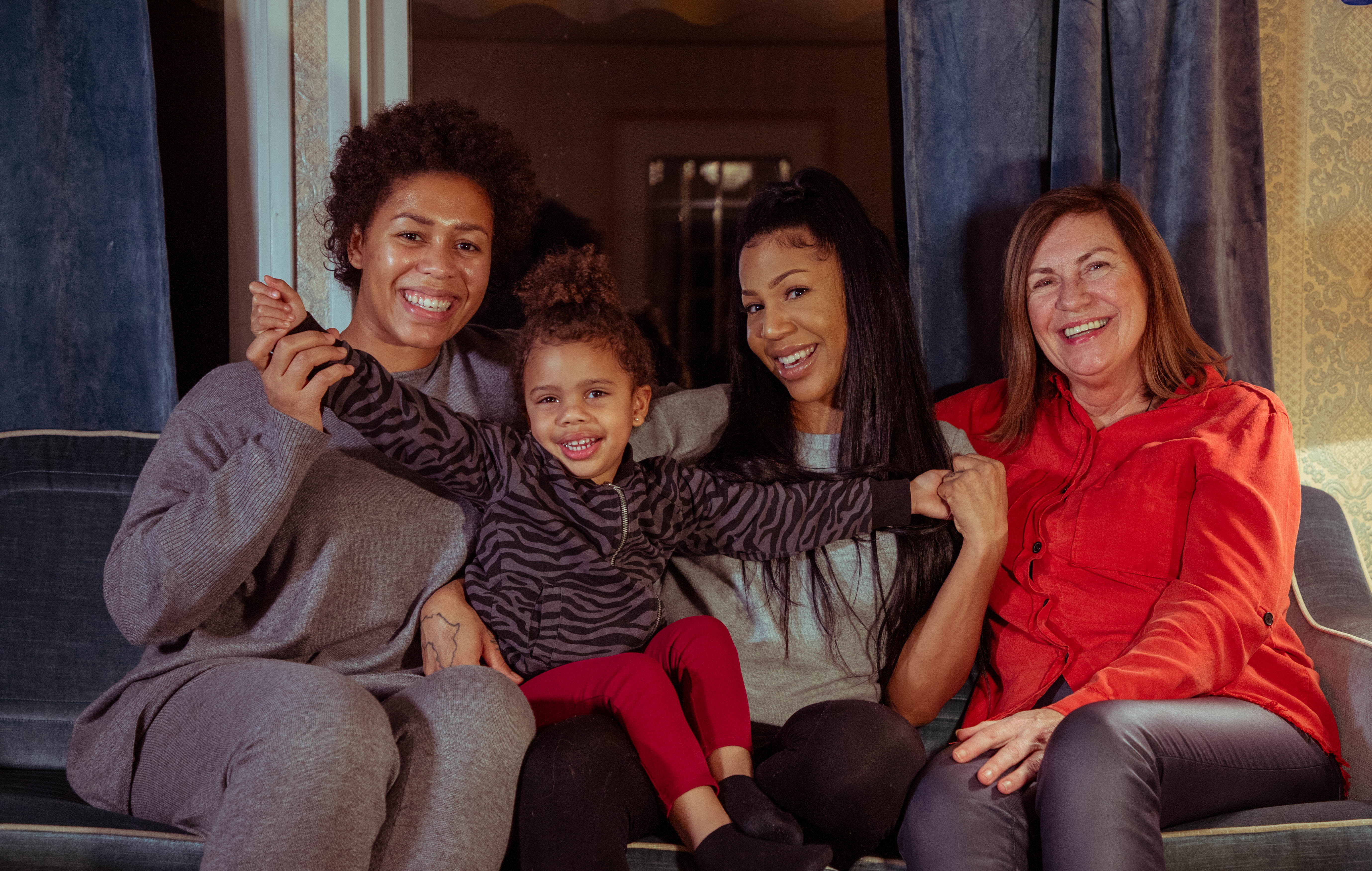 Familie som feirer jul