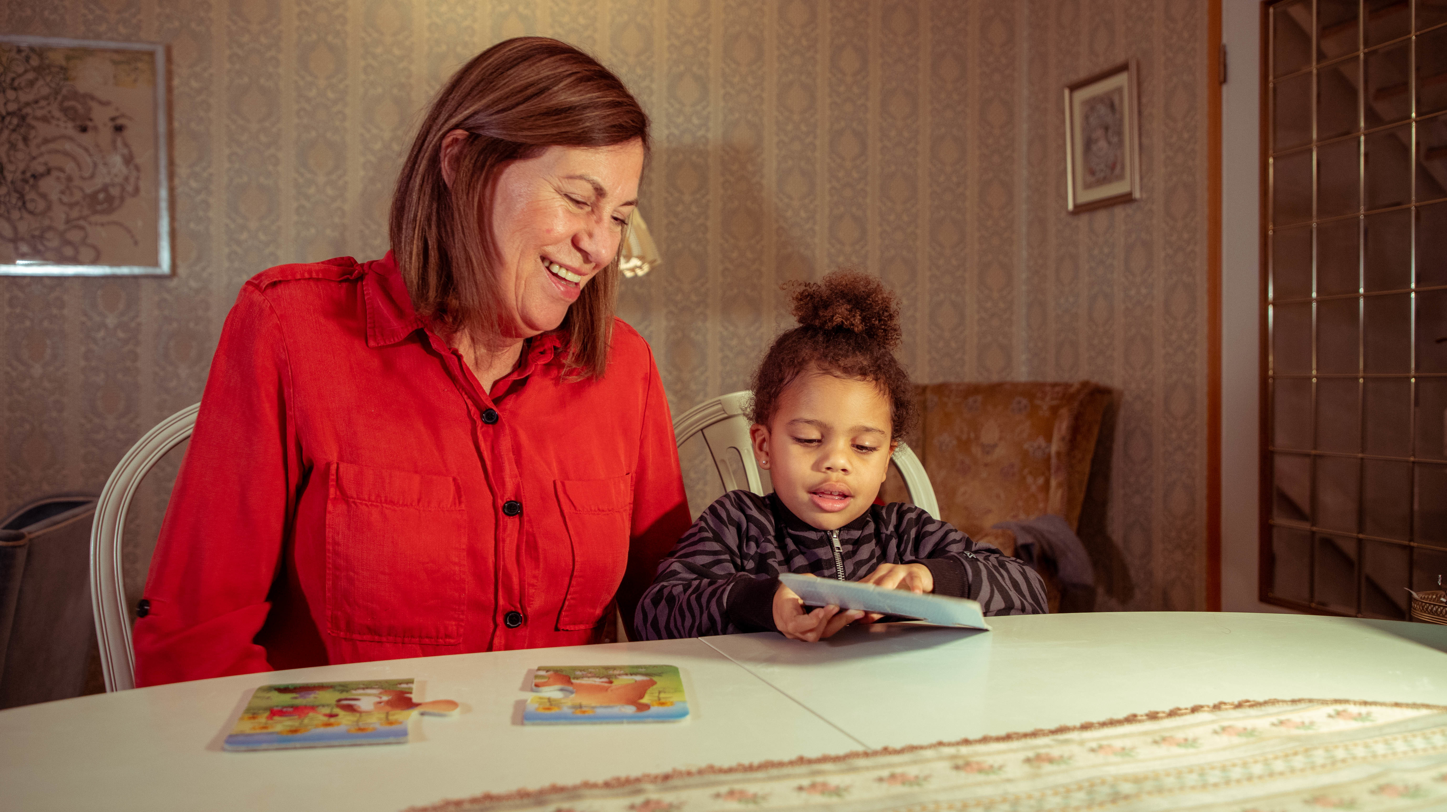 Amara (4) får kun brukte julegaver i år