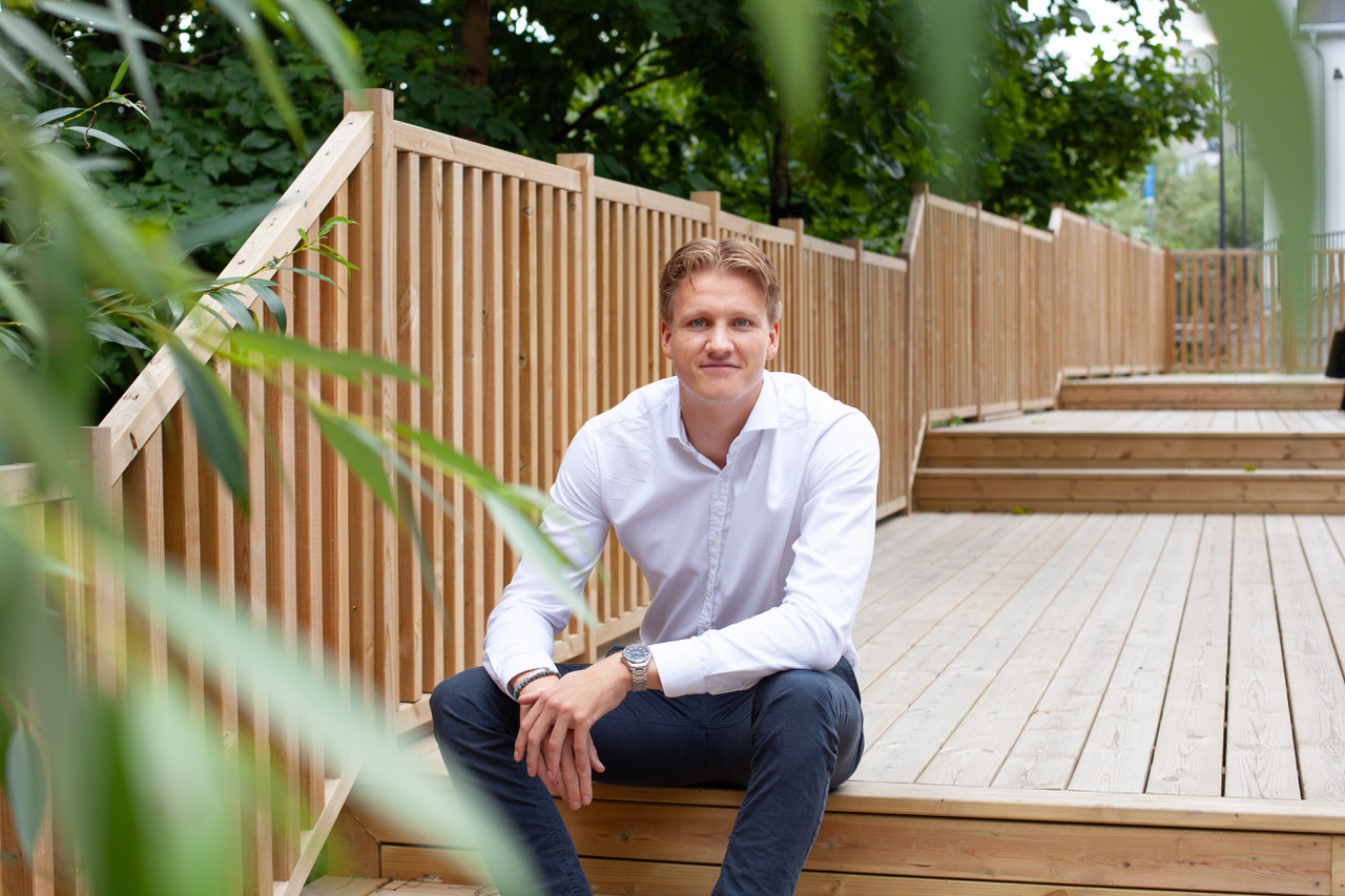 Deltidsjobben i studietiden ble en oppvekker for Tim