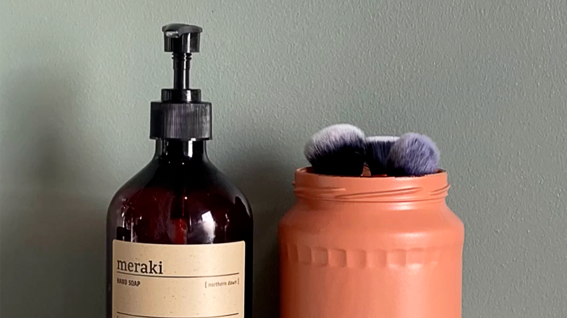 Hvordan gjenbruke gammelt glass til lekker krukke?