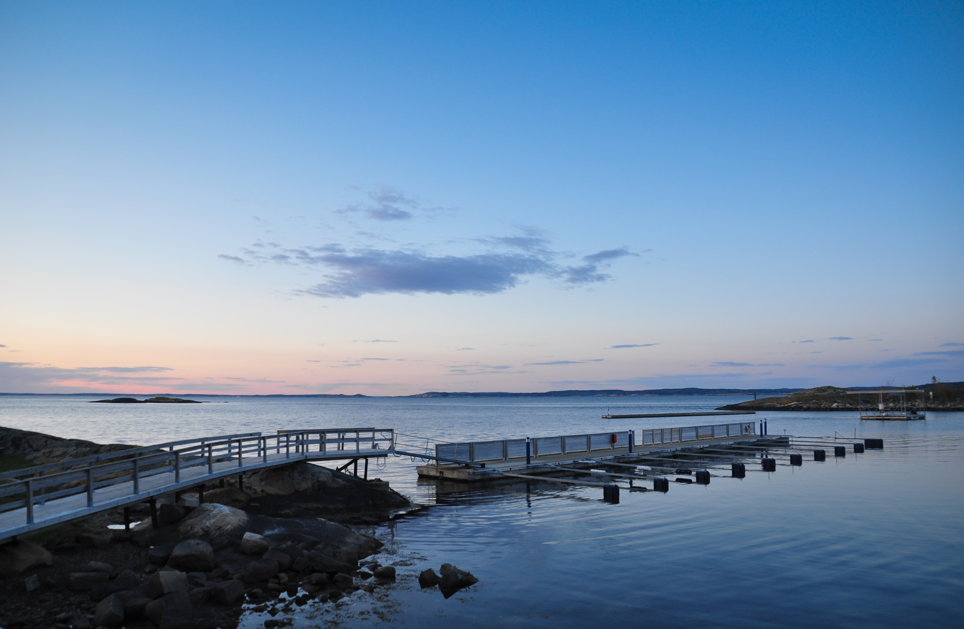 Bilde av "Blåtimen" på Koster