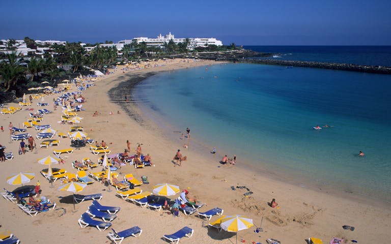 Hele familien vil trives i Playa Blanca på Lanzarote - Foto: Getty Images