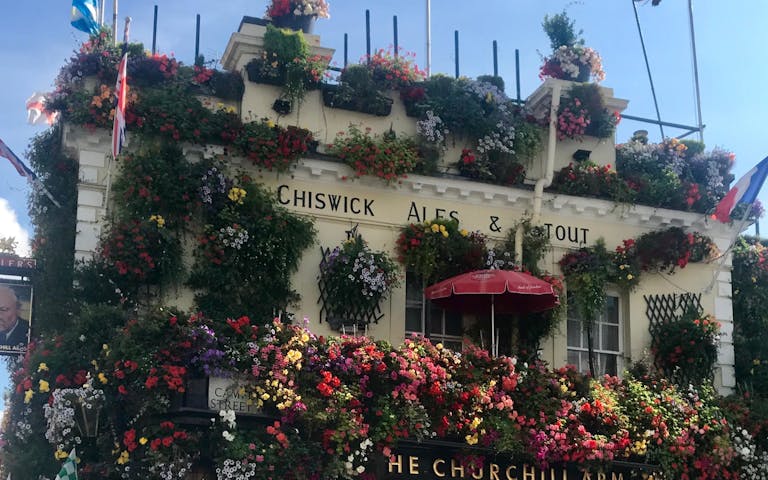 The Churchill Arms pub i London
