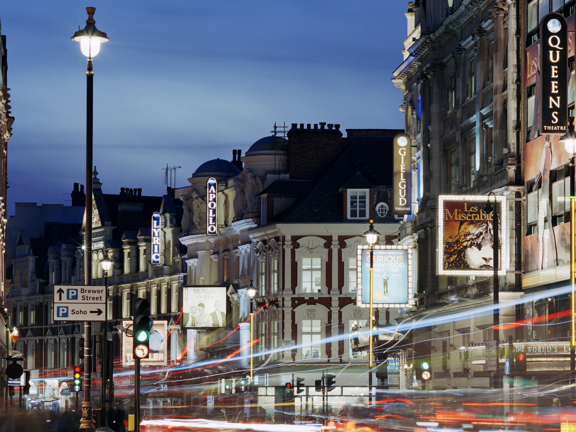 Bilde av Shaftesbury Avenue i West End- London