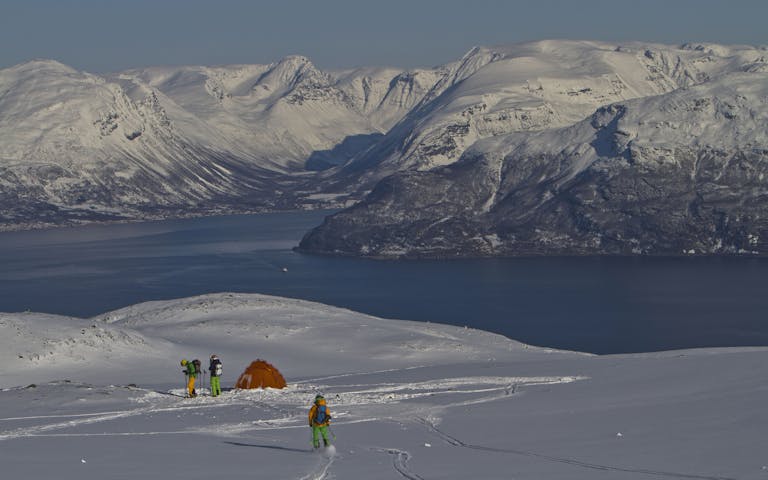 Telting på skiferie i Lyngsalpene i Troms -
Foto: Getty Images