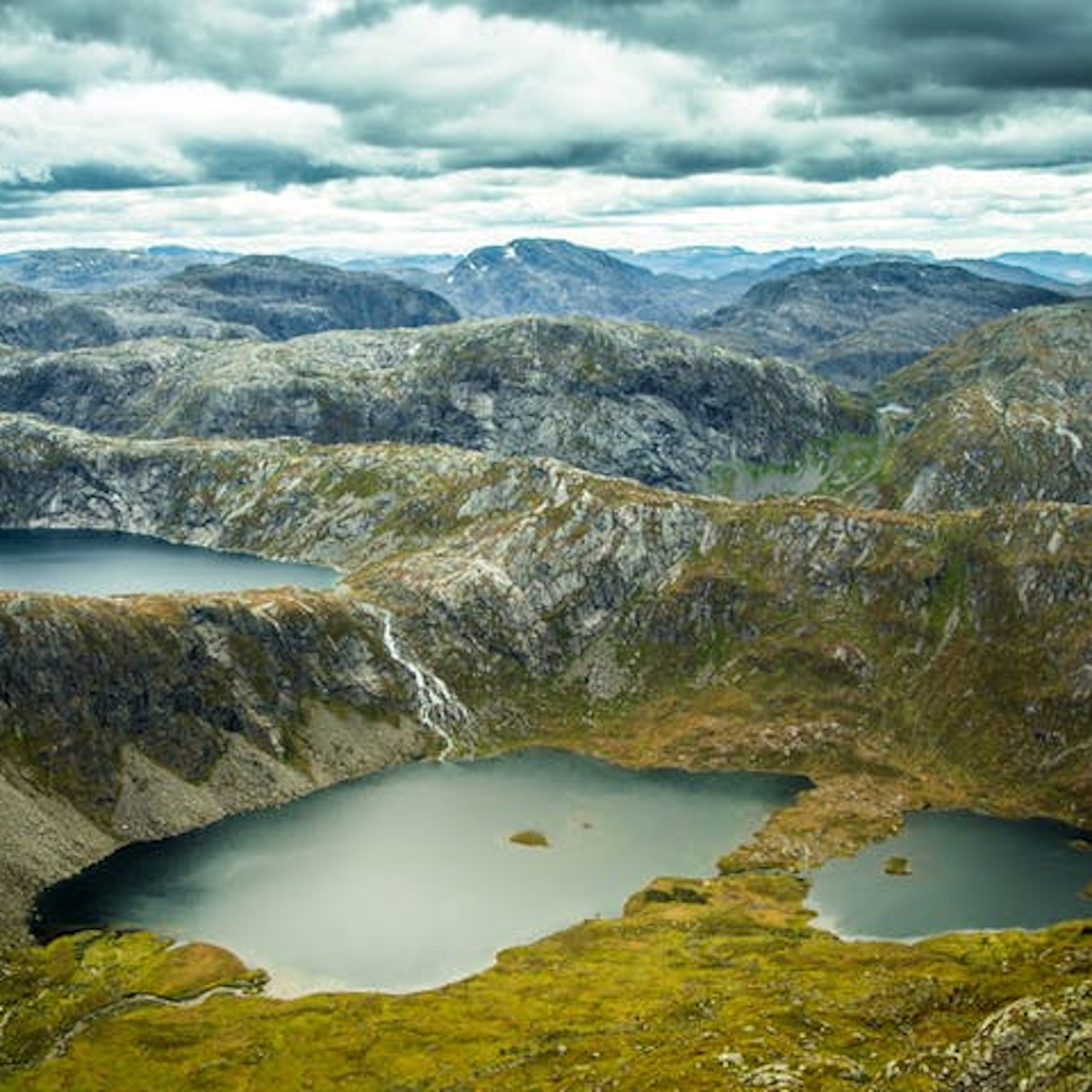 Utsikt over fjellvann i Folgefonna nasjonalpark