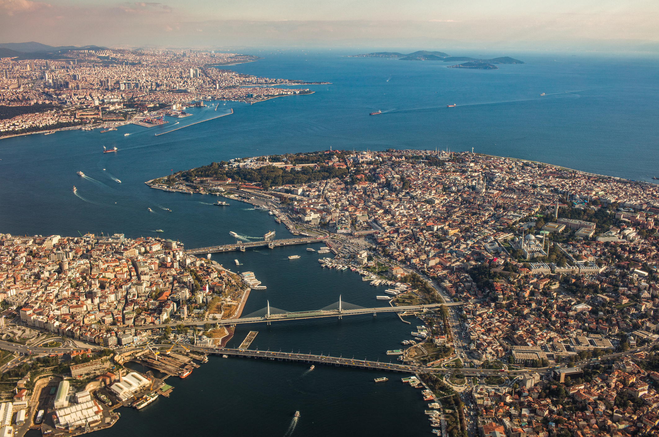 Oversiktsbilde over Istanbul i Tyrkia
