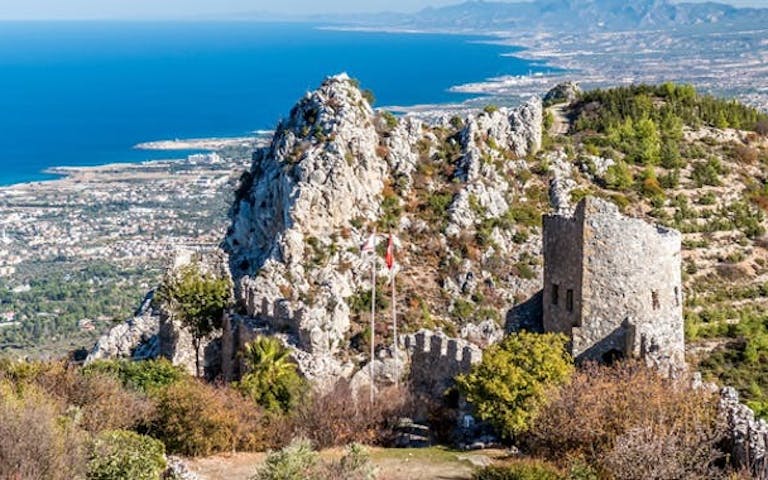 Ruinene av St.Hilarion fortet over Kyrenia, Kypros - Foto: Getty Images