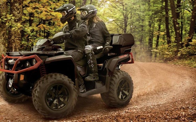 ALLSIDIG: ATV kan brukes både til arbeid i skog og mark og turkjøring. (Foto: AIF)