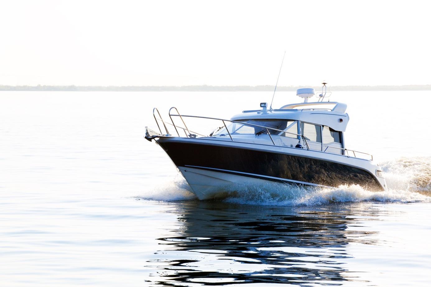 Motorbåt på vannet