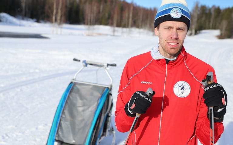 MANGE MULIGHETER: Sigurd Bakke Amundsen i Skiforeningen, sier man har mange muligheter når man skal velge en pulk etter sitt behov. Foto: Svein Dybdahl.