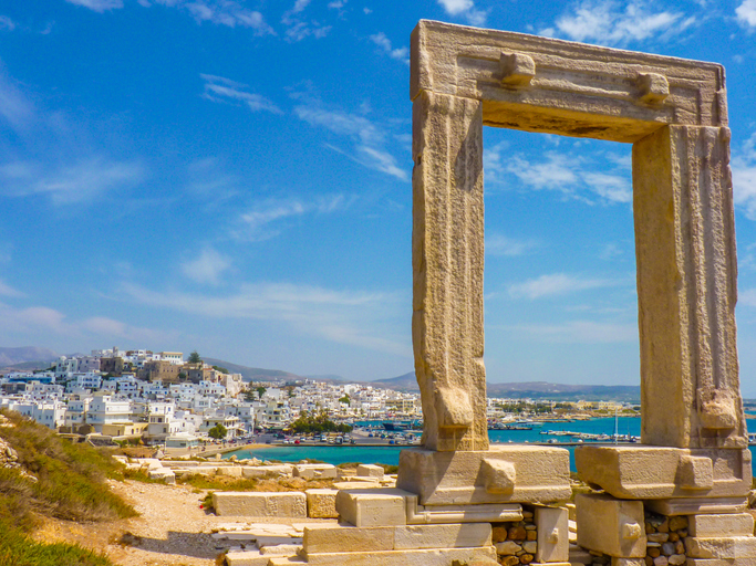 Gamle ruiner på Naxos i Hellas