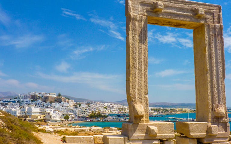 Gamle ruiner på Naxos i Hellas