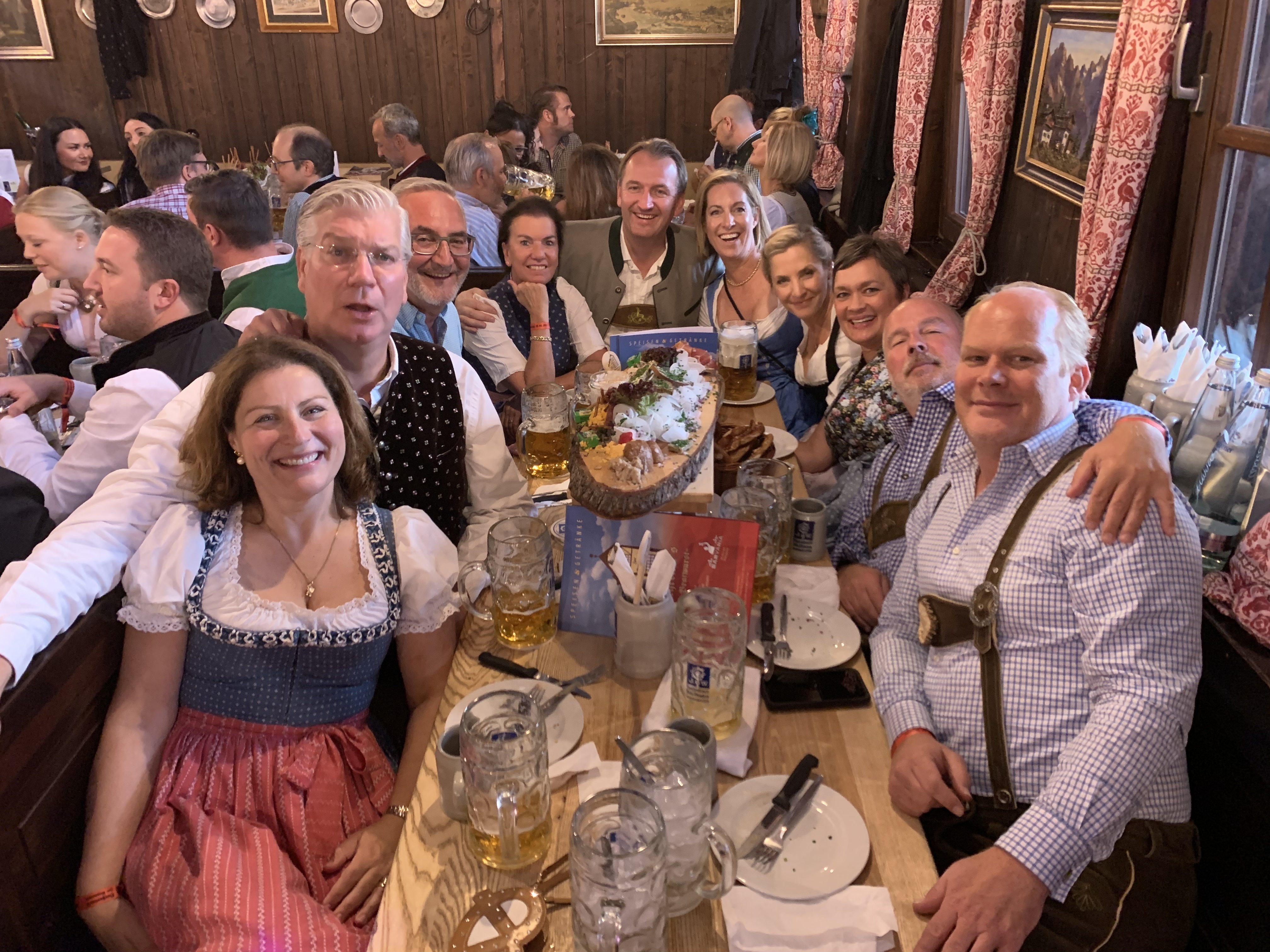 Bilde av god stemning på oktoberfest i München