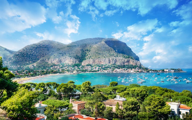 Bilde av utsikten til Mondello-gulfen og Monte Pellegrino på Sicilia