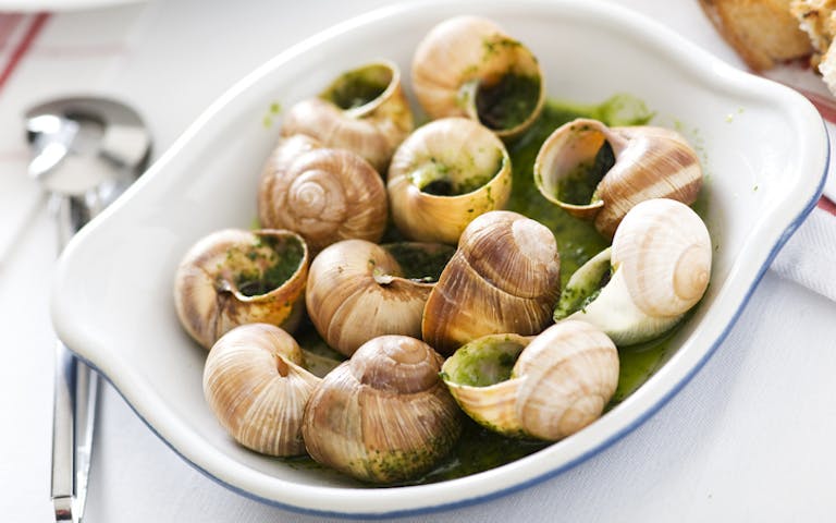 Escargot, snegler med smør, persille og hvitløk