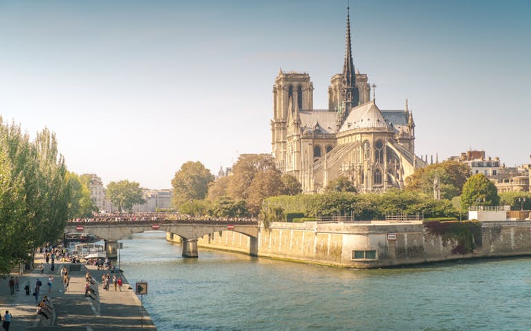 Bilde med utsikt til Notre Dame i Paris