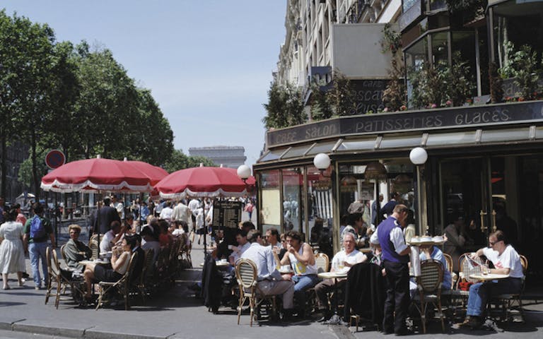 Bilde av kafeliv i Paris