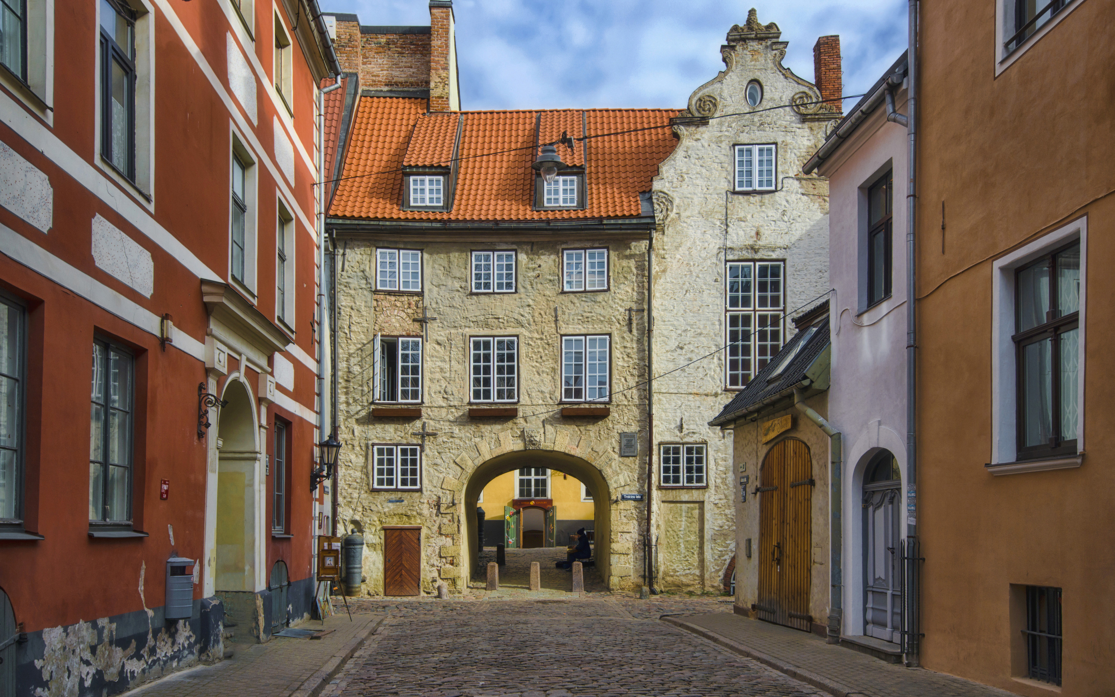 Bilde av Svenskeporten i den gamle bymuren i Riga