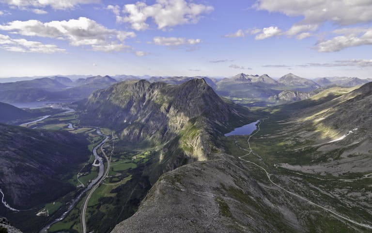 Utsikt over Romsdalen og Vengedalen