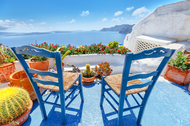 Et rom med utsikt på Santorini i Hellas