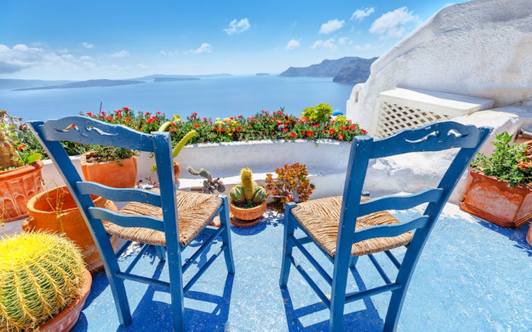 Et rom med utsikt på Santorini i Hellas